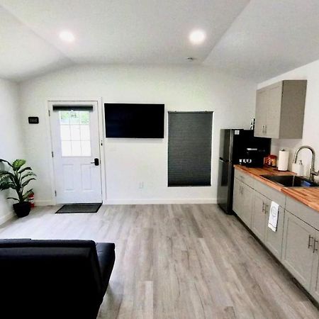 All Modern Studio With Private Entry & Parking. Brandon Eksteriør bilde