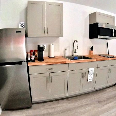 All Modern Studio With Private Entry & Parking. Brandon Eksteriør bilde