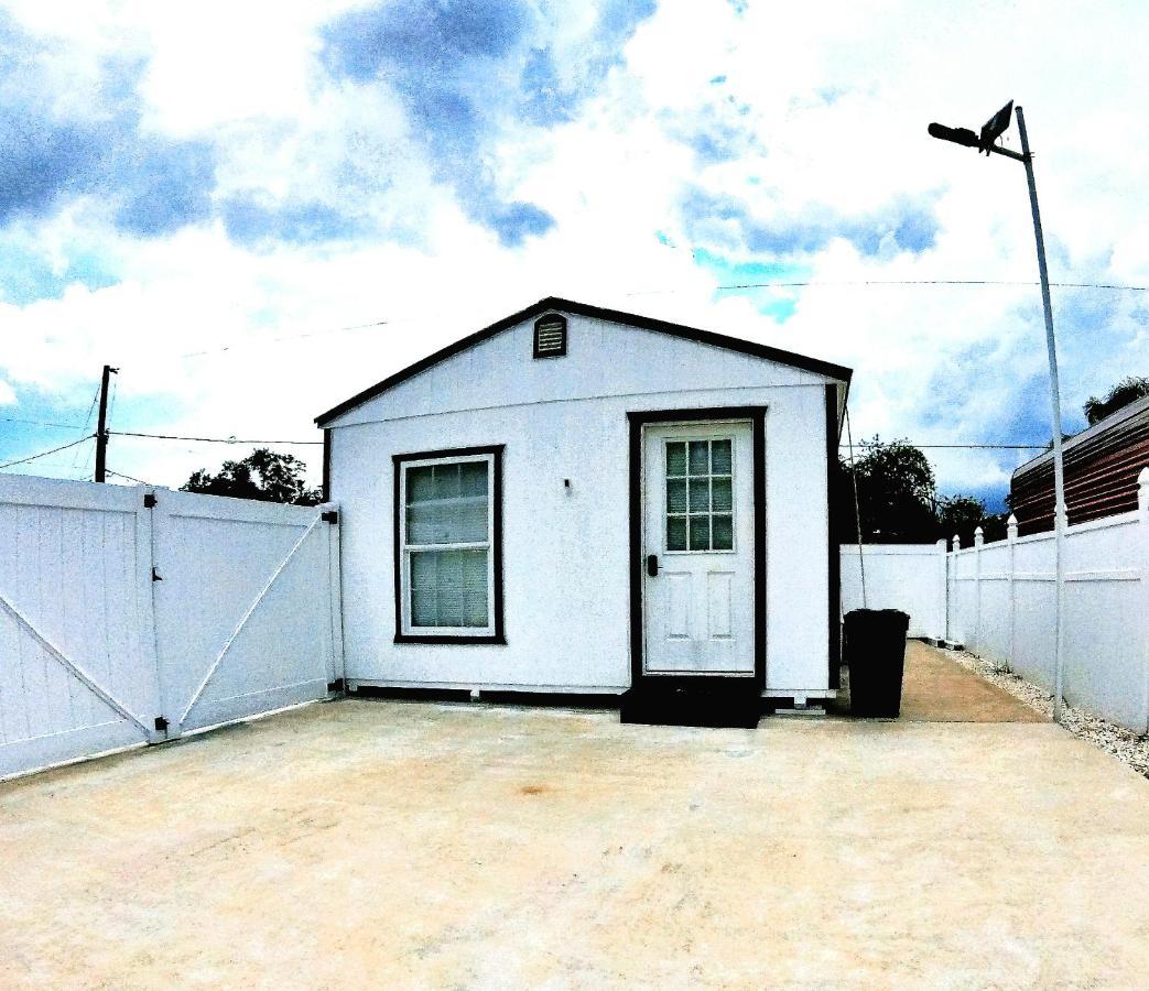 All Modern Studio With Private Entry & Parking. Brandon Eksteriør bilde