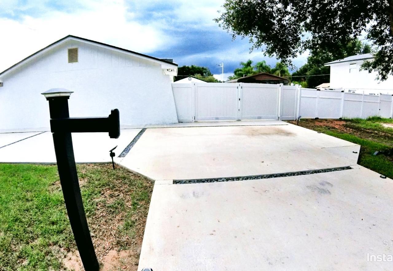 All Modern Studio With Private Entry & Parking. Brandon Eksteriør bilde