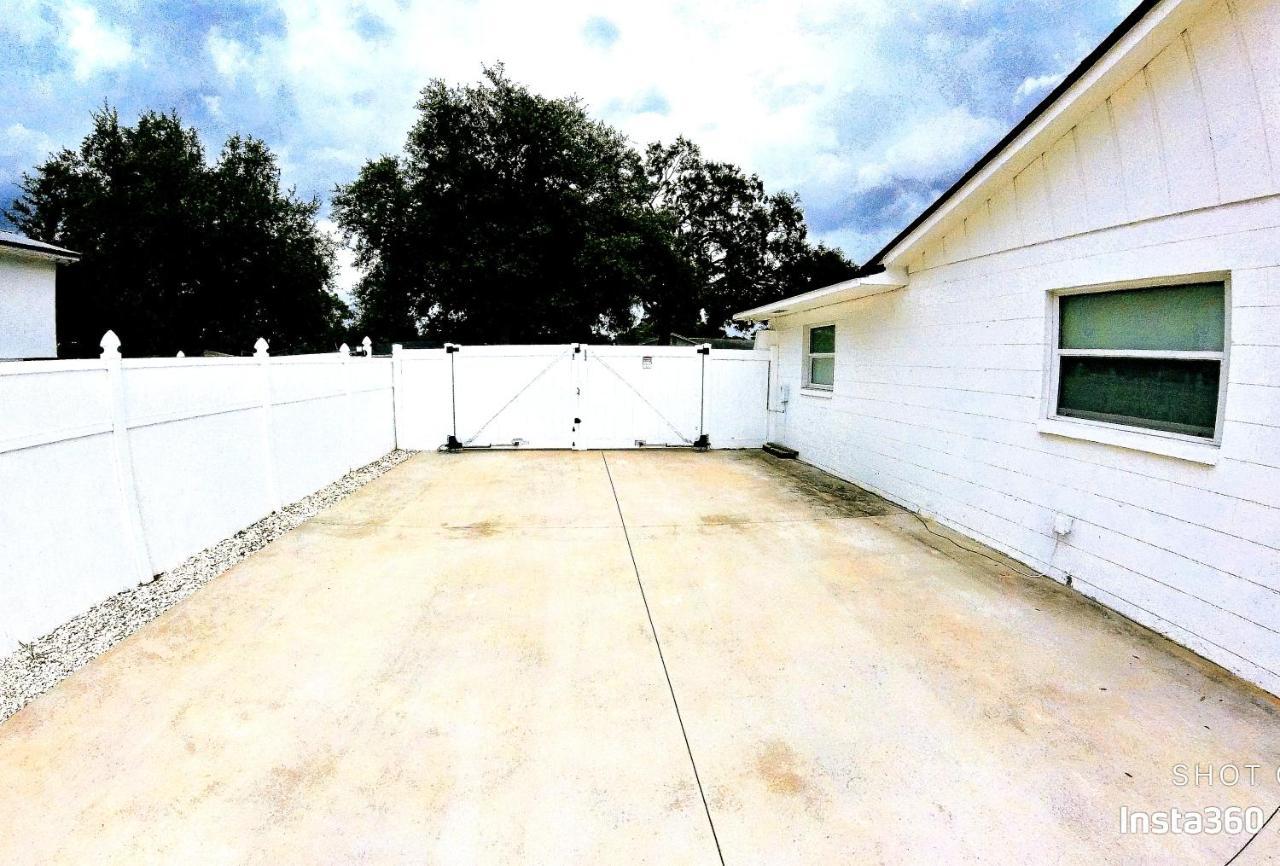 All Modern Studio With Private Entry & Parking. Brandon Eksteriør bilde